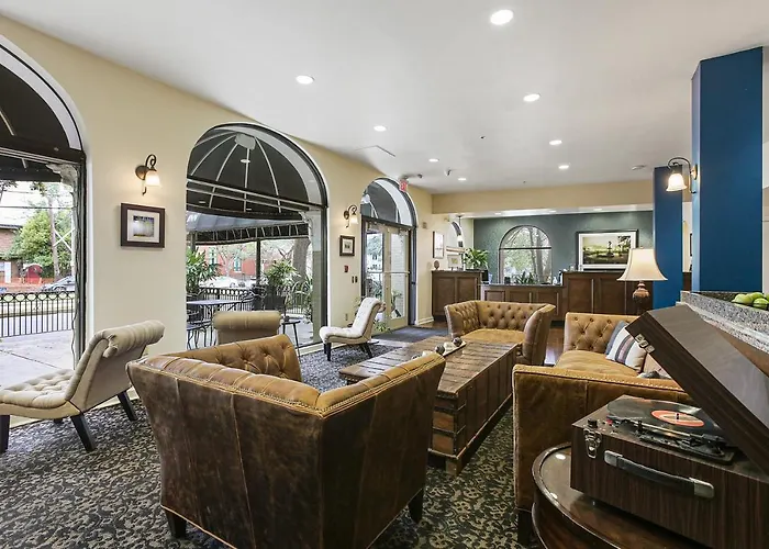 St Charles Inn, Superior Hotel
